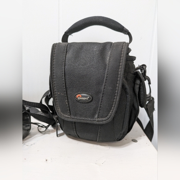 Canon PowerShot S3 IS 6.0 MP Bundle with Memory Card Case Instruction Booklets - Picture 2 of 11